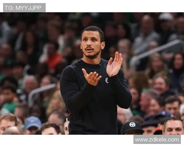 怀特赞霍勒迪:在场上无所不能,他的细节贡献常被忽视(德怀特·霍华德) 怀特赞霍勒迪:在场上无所不能,他的细节贡献常被忽视(德怀特·霍华德)